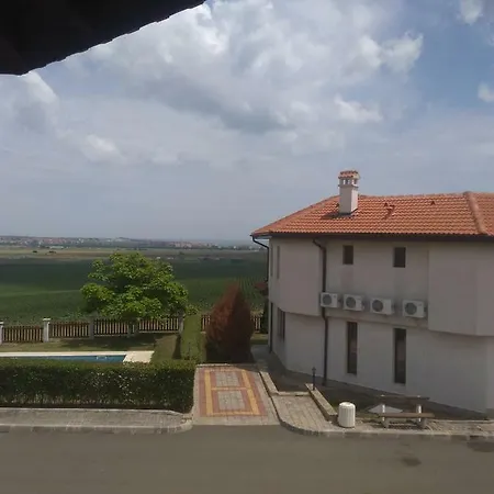 Club Floral Hills Acheloj