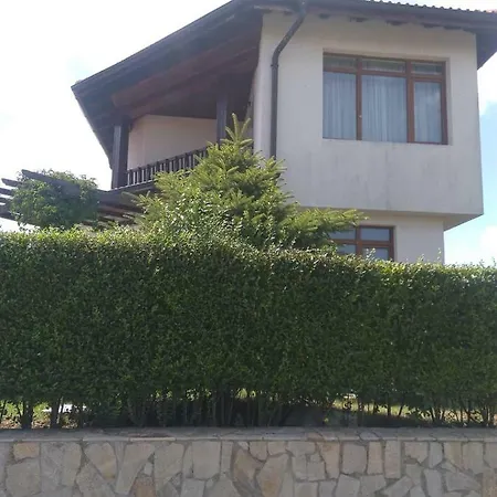 Club Floral Hills Vila *