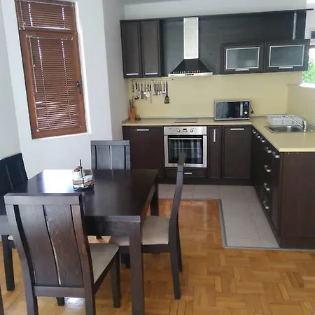 Club Floral Hills Vila *